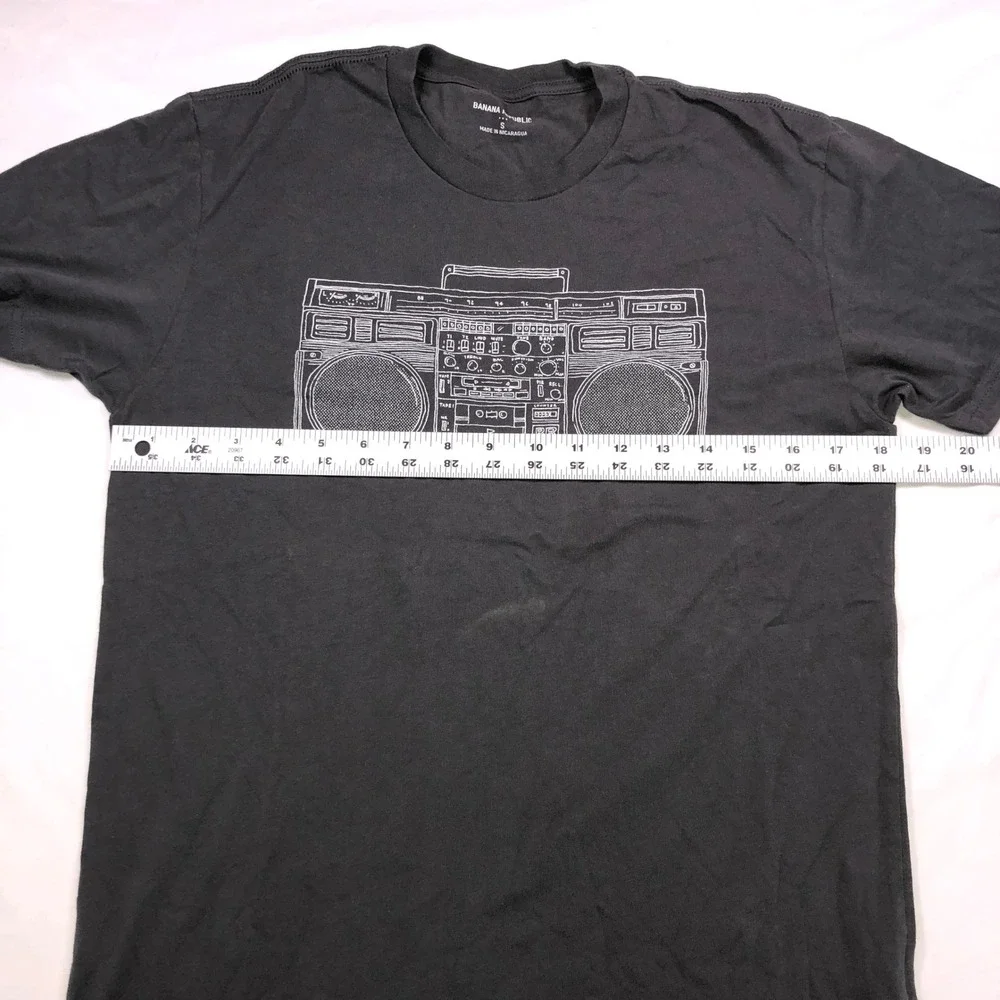 Banana Republic Mens Boombox Graphic T-Shirt Gray Cotton Retro Radio Print Small